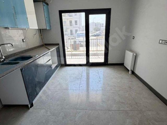 AKSARAY EMEK MAH. TOKİDE 2+1 CADDE ÜSTÜ KİRALIK