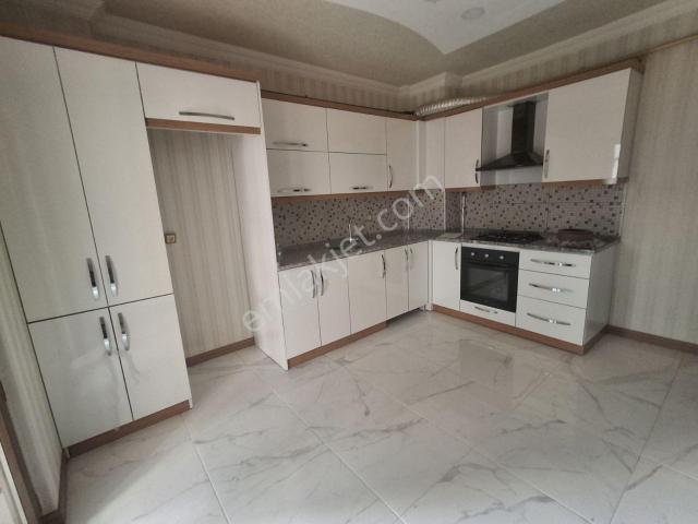 Aksaray Ereğlikapı Uygulama Uygulama Oteli Yanı Kiralık 3+1 Dair