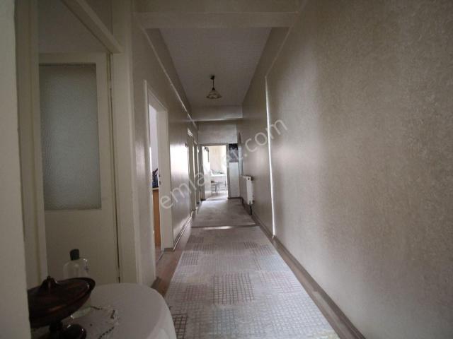 Aksaray Hacı Hasanlı Mah Ulu Cami Arkası Bakımlı geniş Satılık 3+1 Daire