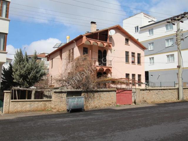Aksaray Şifahanede Sobalı 3+1 Kiralık Daire