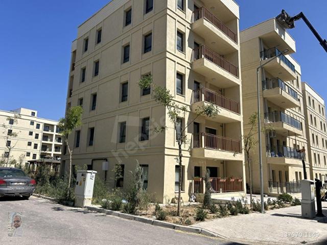 AKSARAYDA ANA CADDEYE YAKIN KÖŞE BAŞI 3+1 HERTARAFI AÇIK