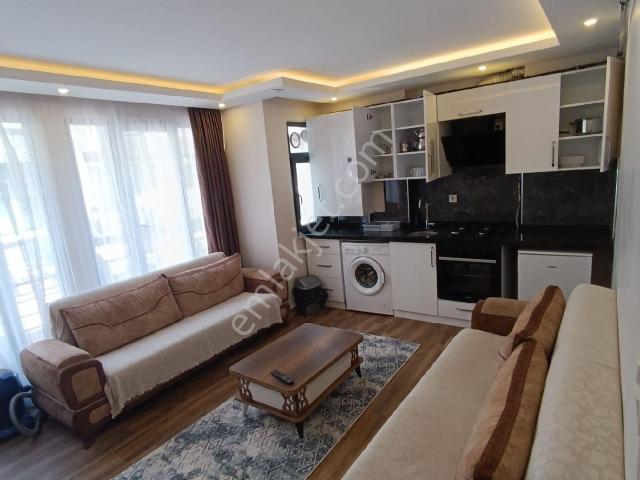 Aksarayda Yeni Binada Öetrobüse 2dk.1+1 75m2 Full Eşyalı Ultralüx 2.kat Kiralık Daire