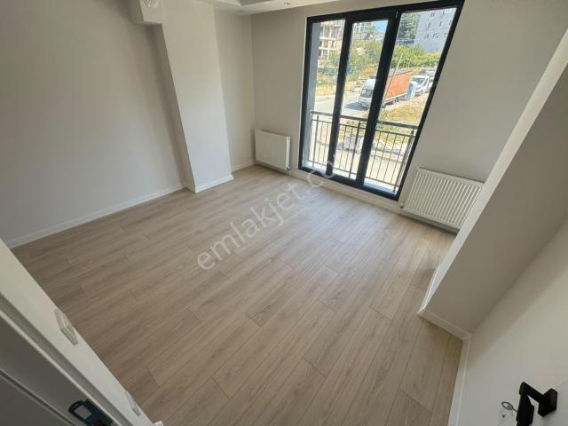 Akse Mahallesi Arakat Lüx Ferah Balkonlu 2+1 Satılık Daire