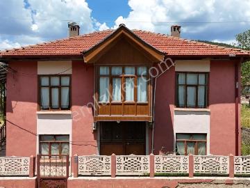 Aksekinin İncisi Cevizli'de Satılık 7+2 Tarihi Düğmeli Taş Ev