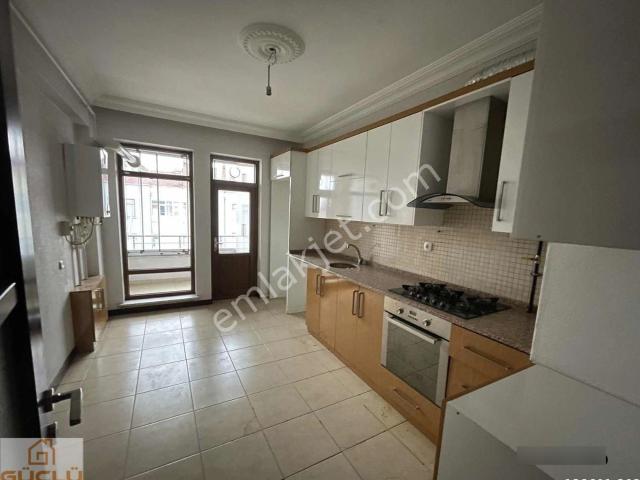 Aksinne Evleri Karşısı Kiracılı Geniş 3+1 Daire