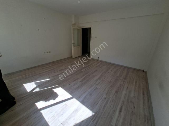 Aksoy'dan Kiralık Heykelde Daire