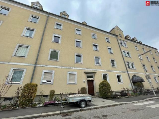 Aktuell in Sanierung Ab 01.11.2026 verfügbar! Großzügige 2 Zimmerwohnung mit extra Küche und viel Tageslicht am Minnesängerplatz Froschberg!