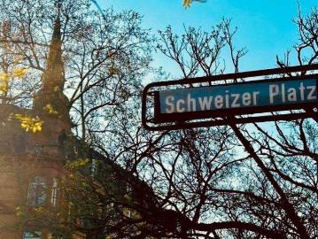 Aktuell Praxisfläche zukünftig Ihre großzügige Gartenwohnung im charakteristischen Stilaltbau am Schweizer Platz