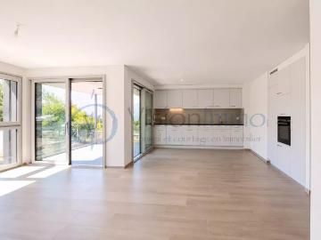 Aktuelle 3,5 Zimmer Wohnung mit Terrasse und Seeblick