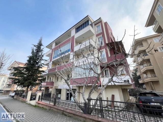 Aktürk Gayrimenkul'den Geniş 2+1 Ayrı Mutvak Satılık Daire