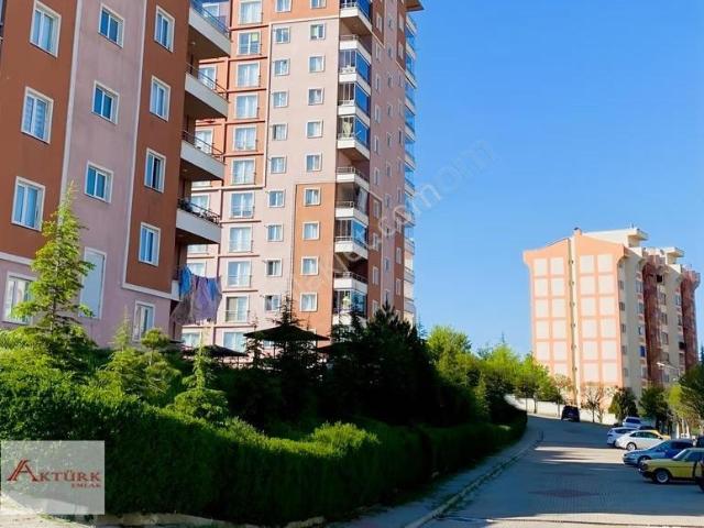 site İçerisinde Eşyalı Kiralık Ara Kat Daire