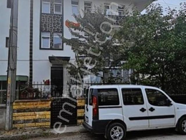 Aktapu'dan Düzce Azmimilli Mah.satılık 3 Katlı Müstakil Ev