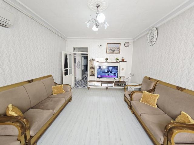 Aktif'ten Yeşilevler'de Daire Takaslı 3 Katlı Müstakıl Satılık