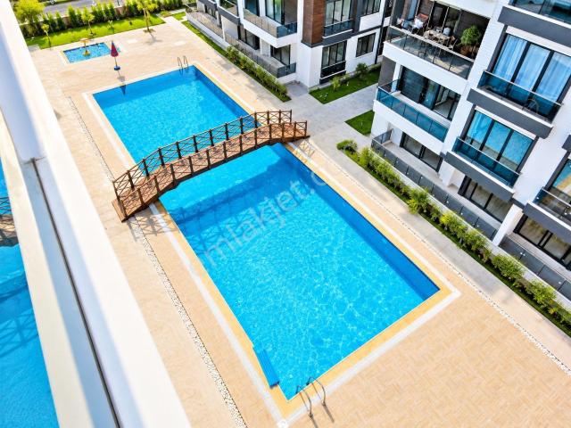 Aktif'ten Akçay'da Satılık Eşyalı Yüzme Havuzlu Arakat Ön Cephe Lüx 1+1 Daire