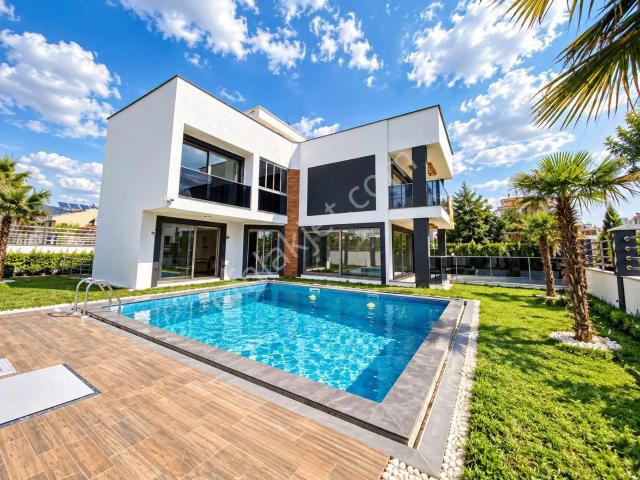 Aktiften Akçayda Satılık Yüzme Havuzlu K.otoparklı 4+1 Villa
