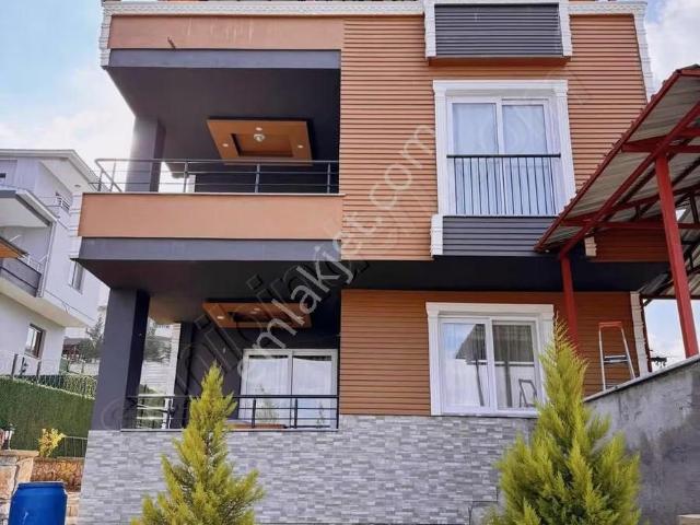 Aktif'ten Ayvagediğin'de 3 Katlı & 2 Bağımsız Daireli Müstakil