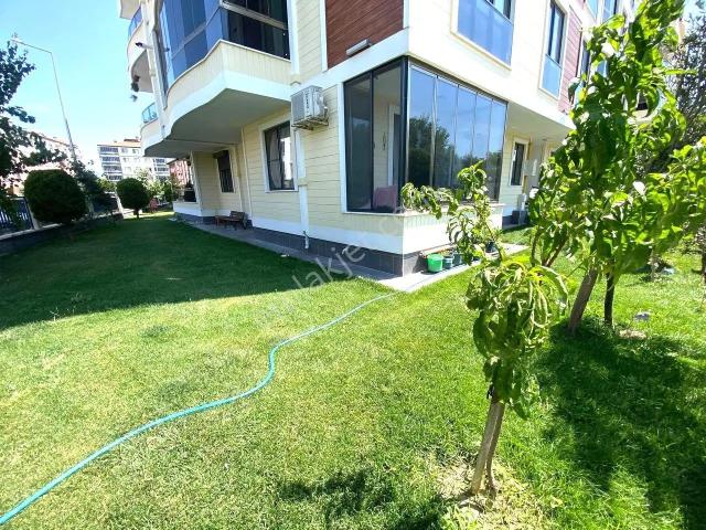 Aktif'ten Bahçelievler'de Müstakil Tadında Önü Açık Ferah 2+1 Bahçe Katı Satılık Daire
