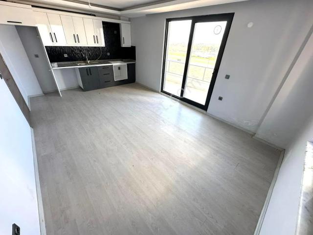 Aktiften Cumhuriyette Hem Yatırımlık Hem Oturumluk Önü Kapanmaz 2+1 Açık Mutfak Satılık Daire