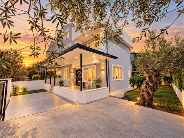 Aktiften Gürede Satılık Denize 300m Otoparklı Doğa İle İç İçe 4+1 Villa