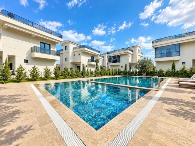 Aktif'ten Hamidiye'de Satılık Hamamlı Giyinme Odalı Muazzam 4+1 Villa
