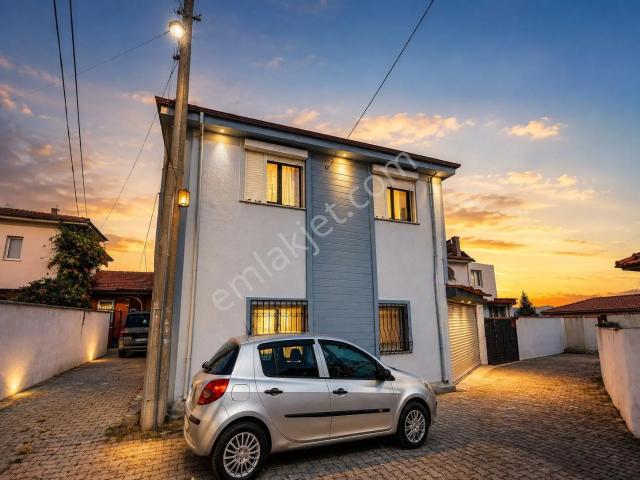 Aktiften Kızılkeçili'de Doğa Manzaralı Otoparklı 5+1 Müstakil Ev