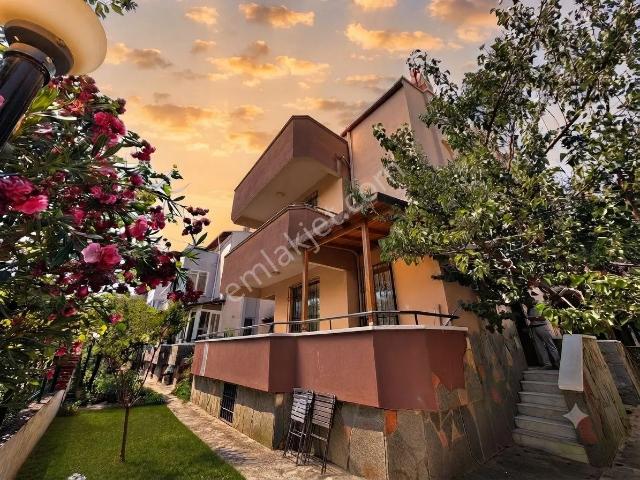 Aktif'ten Narlı'da Satılık Deniz Ve Dağ Manzaralı Geniş 3+1 Müstakil Ev
