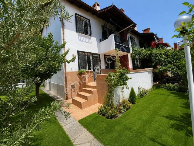Aktiften Özel Hissetirecek Ören'de Denize Yakın Konumda 3+1 Müstakil Bahçeli Kiralık Villa