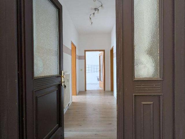 AKTION! 1 Monat Kaltmietfrei ! 3 Zimmer Wohnung im EG mit Balkon & eigenem Eingang – Denkmalobjekt