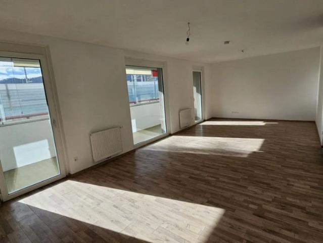 AKTION 2 MONATE MIETFREI! GRÖSSZÜGIGE 3 ZIMMERWOHNUNG MIT LOGGIA!