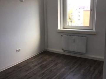 Aktion: Bei Anmietung bis 31.05.2026 schenken wir Ihnen einen 100, Euro Gutschein! Renovierte und gut geschnittene 2 Zimmer Wohnung ab sofort frei
