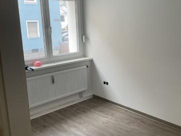 Aktion: Bei Anmietung im Juni 2026 schenken wir Ihnen einen 100, Euro Gutschein! Renovierte 2 Zimmer Wohnung im Erdgeschoß