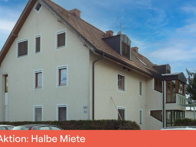AKTION halbe Miete für die ersten 6 Monate Helle 2 Zimmer Wohnung im Dachgeschoss mit Loggia geförderte Miete 2 Zimmer