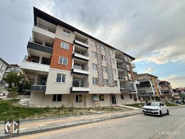 AKYURT'UN KALBİ ÇARŞI DİBİNDE SIFIR YENİ BİNADA AÇIK CEPHE 2+1