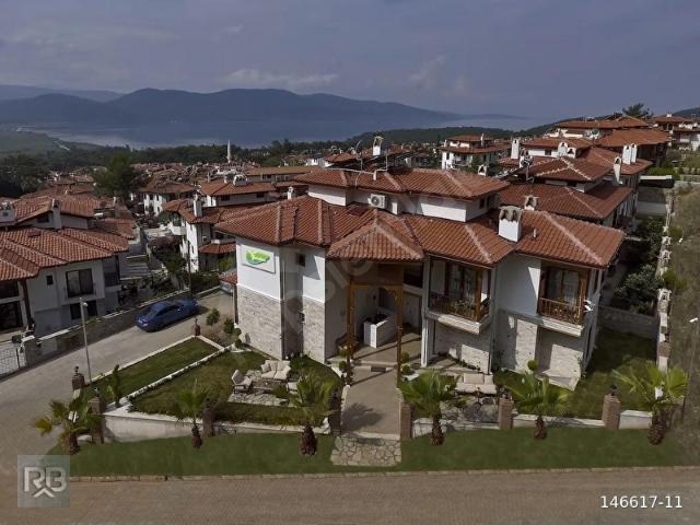 Akyaka'da 418 m Arsa Üzerinde 9 Odalı Satılık Apart