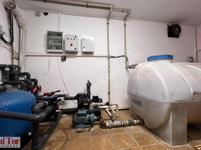 Akyakada Havuzlu Körfez Manzaralı 804m2 Arsalı Eşsiz Taş Ev