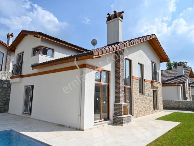 Akyaka'da Müstakil Havuzlu Satılık Villa