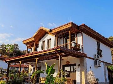 AKYAKAGÖKOVA'DA MÜSTAKİL 750 M2.ARSA İÇİNDE HAVUZLU VİLLA