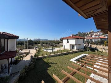 AKYAKAGÖKOVADA MÜSTAKİL 750 M2.ARSA İÇİNDE HAVUZLU VİLLA