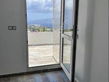 Akyarlarda Manzaralı, Bahçeli Dubleks Villa Ve 1+1 Bahçe Katı
