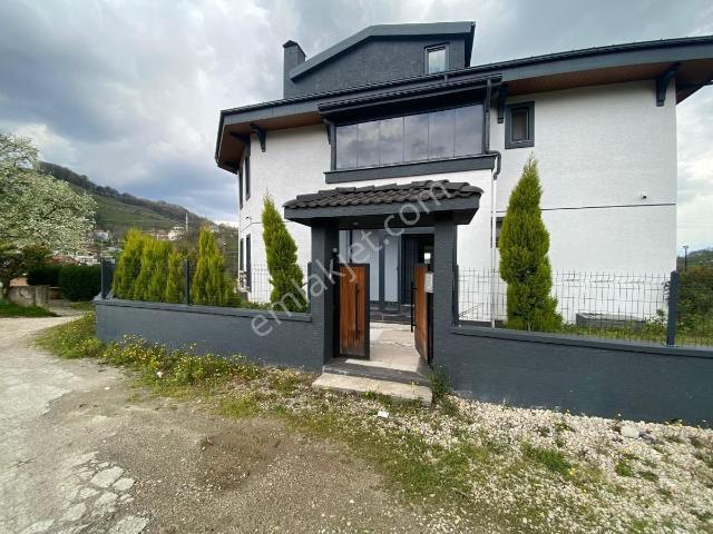 Sakarya Akyazı Taşburun'da Müstakil Bahçeli Triplex Villa