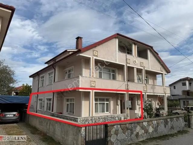 Akyazı Yenicami'de İçi Komple Yenilenmiş 3+1 Fırsat Daire