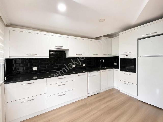 Akyazı'da Denize 400 M 2+1 Satılık Daire