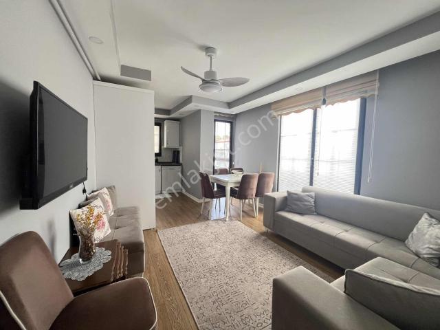 Akyazıda Denize 50 Mt Yüksek Kira Getirili Full Eşyalı 1+1 Daire