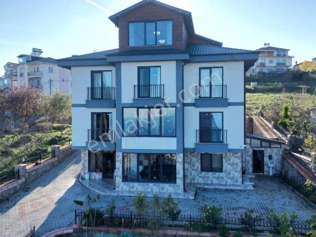 Akyazı'da Denizle Manzaralı Sıfır Satılık Villa