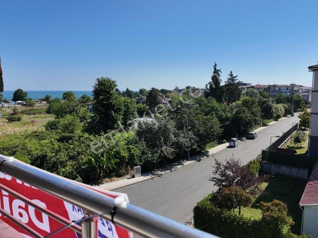 Akyazı'da Sahile 200 Metre Mesafede, 100 M² Kiralık Çatı Katı
