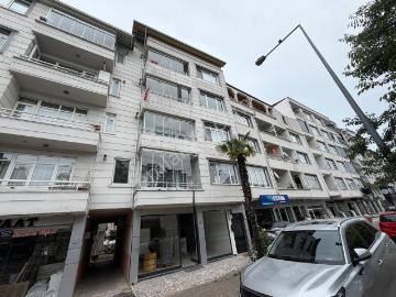 Akyazı Mahallesi Cadde Üzeri Geniş 2+1 Kiralık Daire