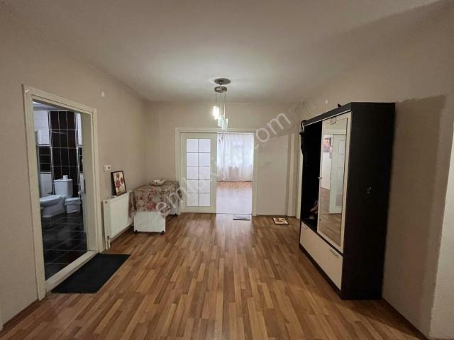 Akyazı Merkezde Geniş 4+1 Kiralık Daire