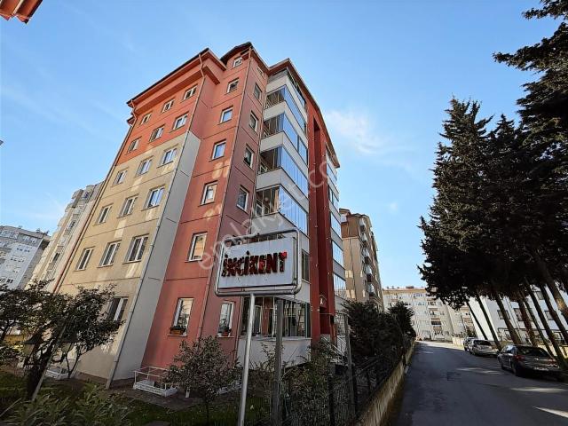 Akyazı Merkezi Konumda Ve Site İçi Manzaralı Kiralık 3+1 Daire