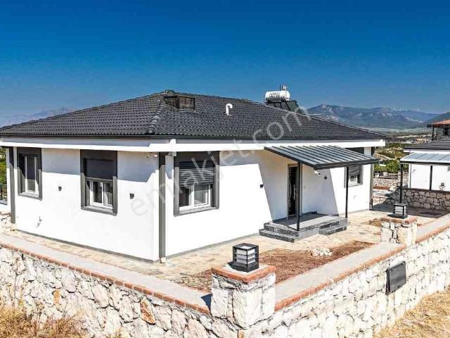 Akyeniköy Mah Seyrantepe'de Satılık Havuzlu Sıfır 3+1 Villa