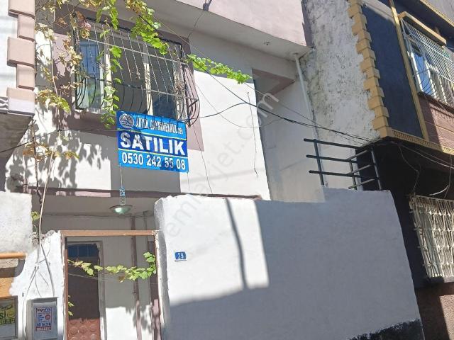 Akyol Gayrimenkul Den Satlık Karşıyakada 2 Katlı
